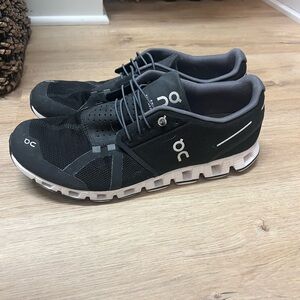 On Cloud Men's Black Running Shoes Size 11